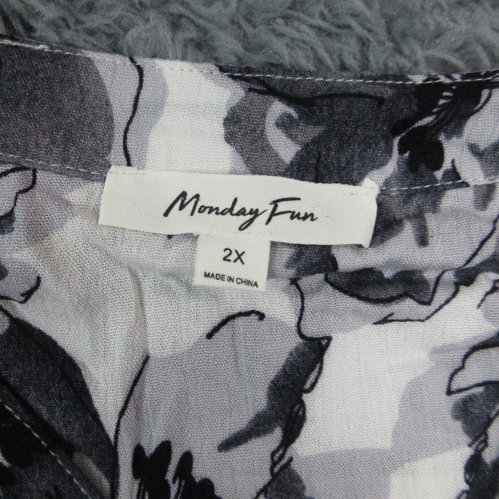 Monday Fun Blouse Shirt Womens 2X White Black Floral 3/4 Sleeve Henley Tunic - Picture 5 of 10